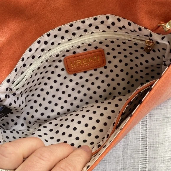 Urban Expressions NWOT orange woven vegan shoulder bag. - Picture 5 of 12